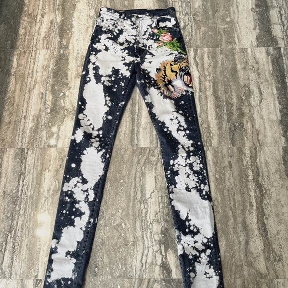 GUCCI WOMAN TIE DYE EMBROIDERED TIGER SKINNY JEANS - Picture 1 of 13